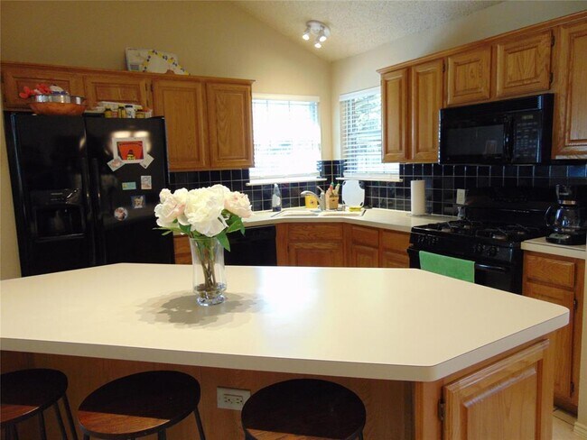 Foto del edificio - 2321 Mapleleaf Ln