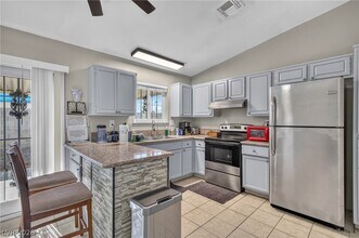Building Photo - 3730 Greenwood Dr