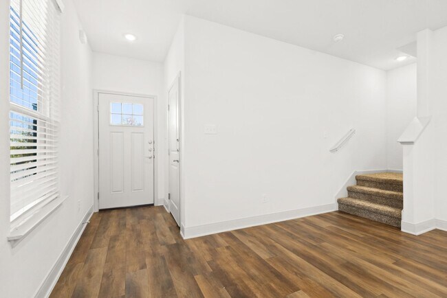 Building Photo - Well-Maintained 3-Bedroom Home – Ideal for Students & Professionals!