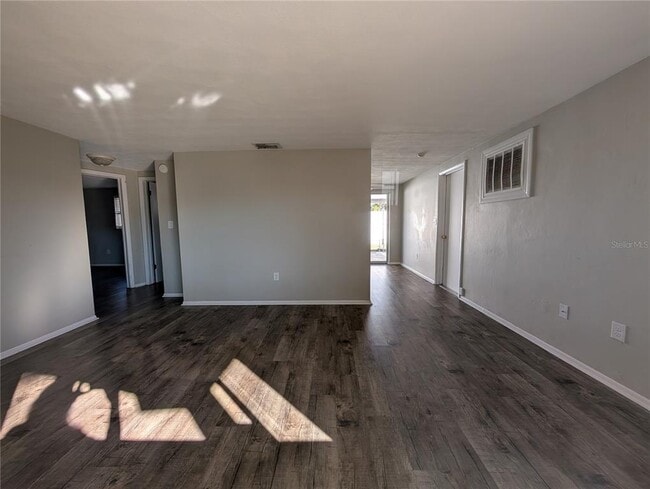 Building Photo - 7201 Rhinebeck Dr