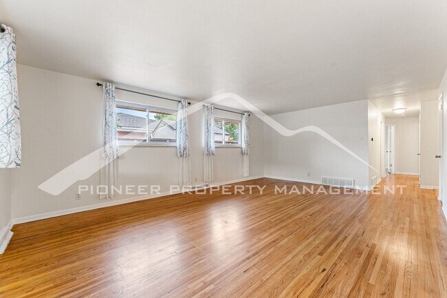 Building Photo - Spacious Home with Fenced Yard and Central AC