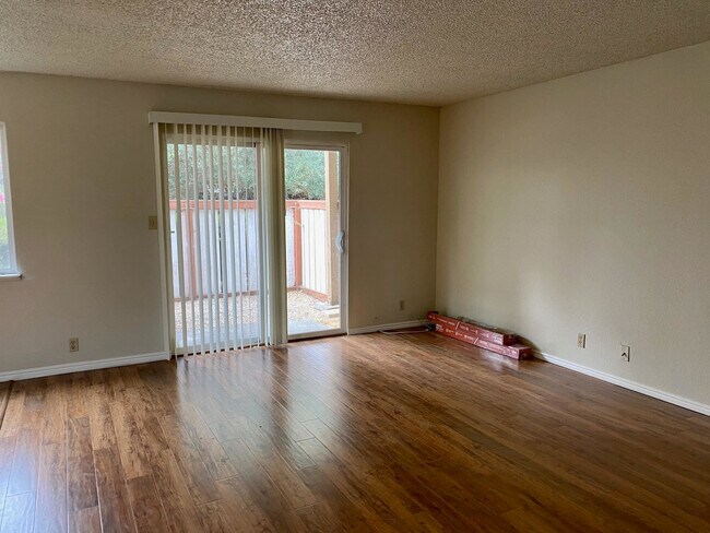 Building Photo - 810 Lincoln Ave