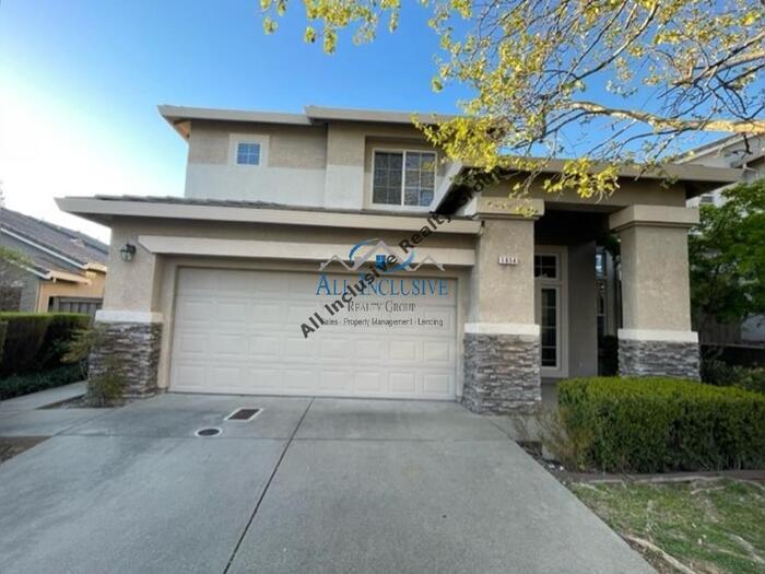 Foto principal - Charming 3-Bedroom Home in Desirable Folso...