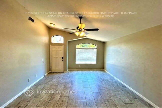 Foto del edificio - 16005 W Latham St