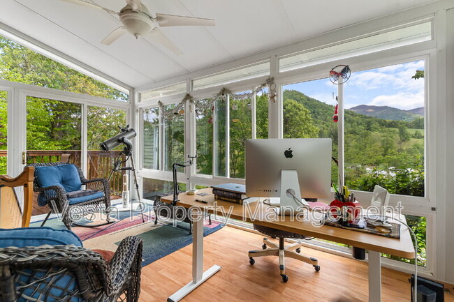 Foto del edificio - 857 Reems Creek Rd