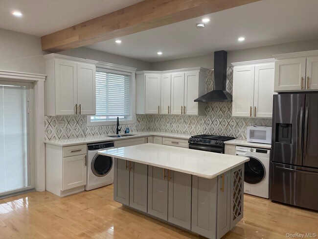 Foto del edificio - 81-34 169th St