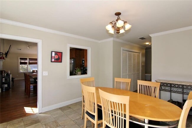 Foto del edificio - 2565 Camille Dr NE