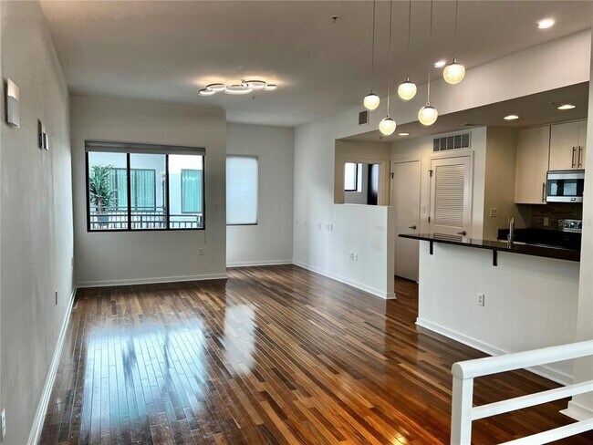Building Photo - 350 S Osceola Ave