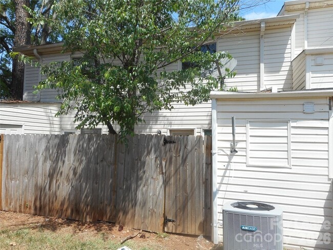Building Photo - 7961 Shady Oak Trail
