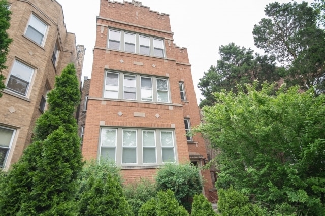 Building Photo - 6327 N Oakley Ave