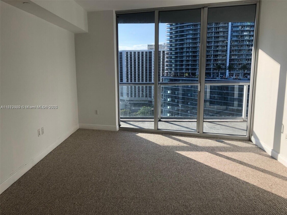 Building Photo - 465 Brickell Ave