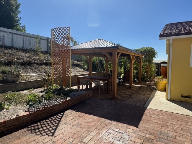 Foto del edificio - 1634 Yale St