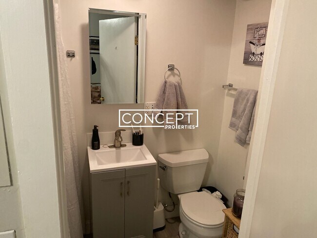 Building Photo - 70 Joy St