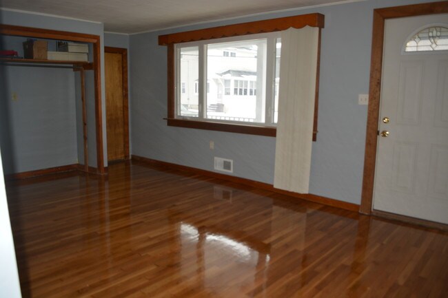 Sala de estar - 127 Sheldon Ave