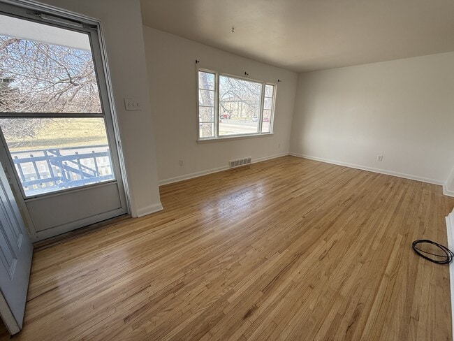 Foto del edificio - 628 3rd Ave NW