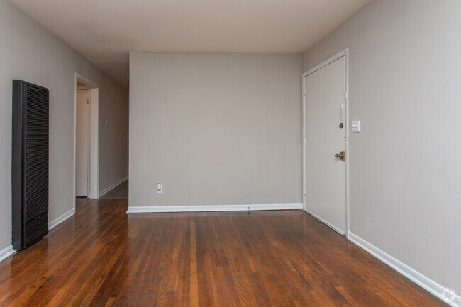 1BR, 1BA - 740SF - 1295 West Apartments