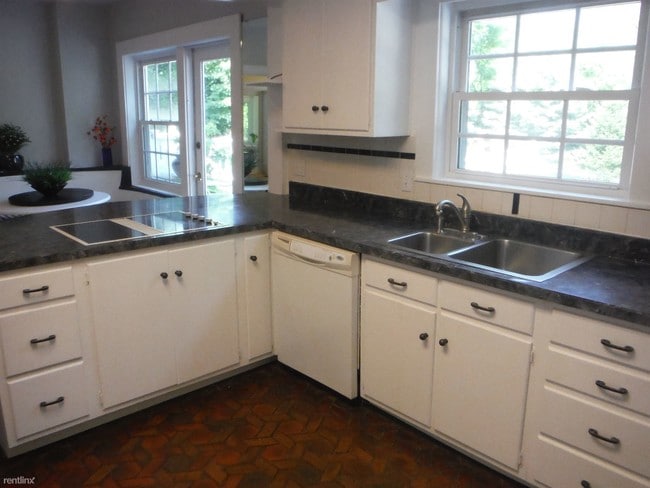 Building Photo - 5 br, 2 bath Duplex - 6235 Oakland Dr