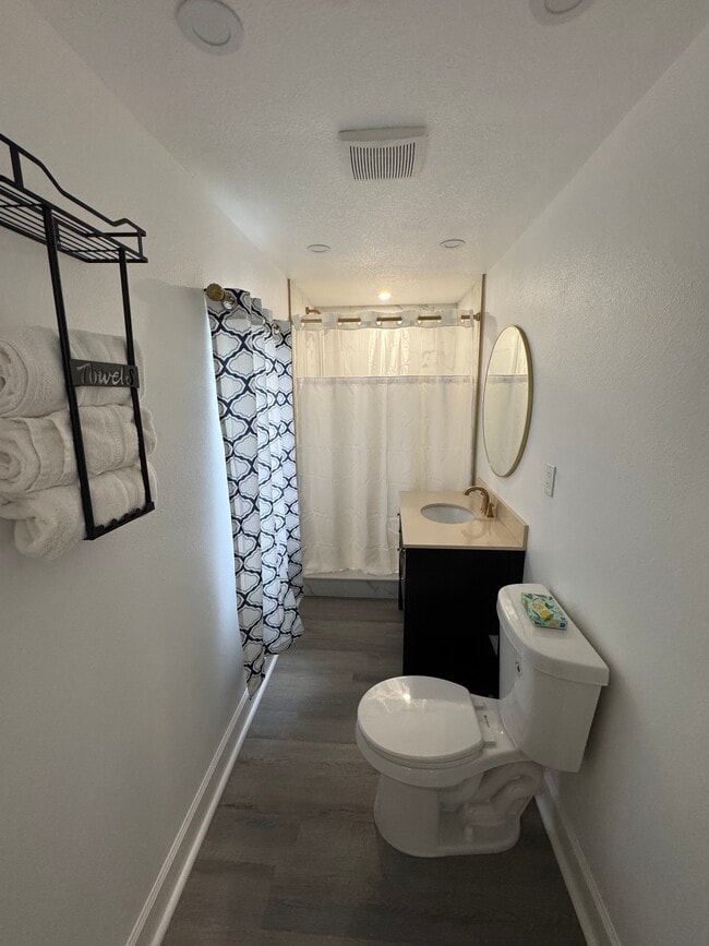 Building Photo - 104 E Euclid Ave