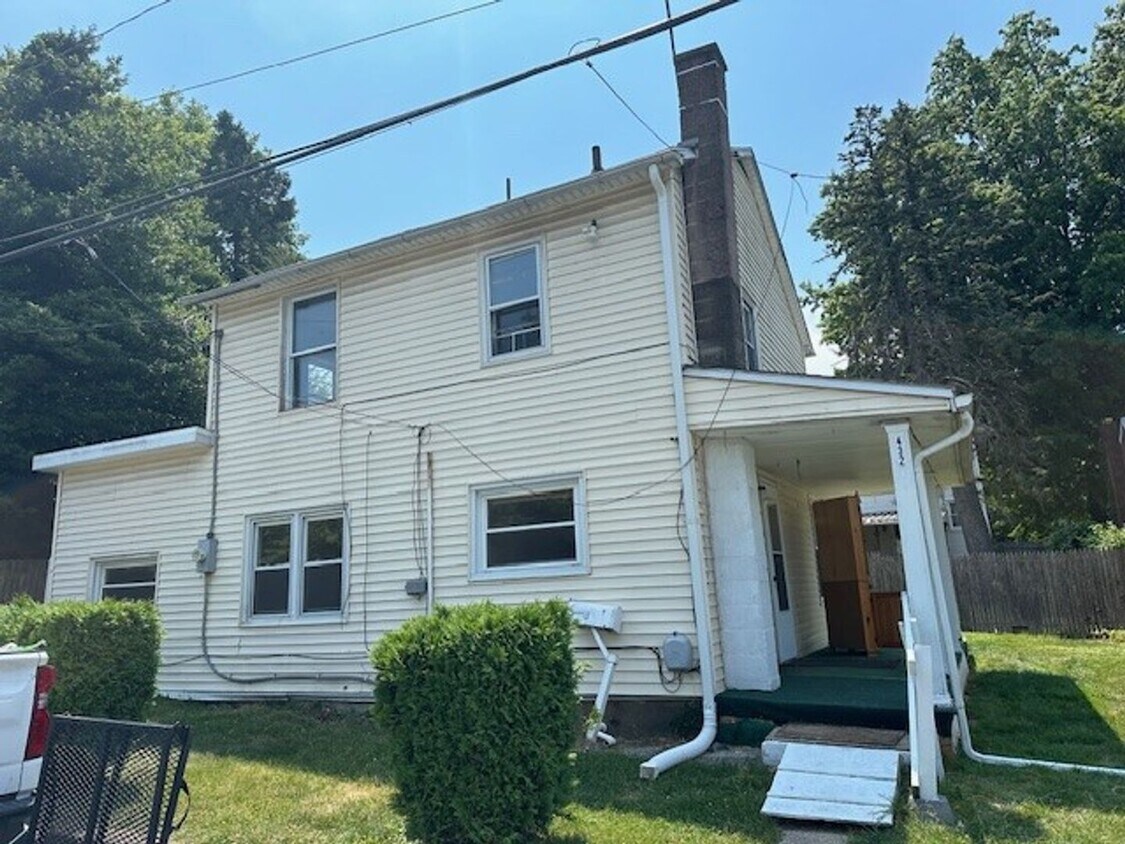 Foto principal - Welcome to this single family home with 2-...
