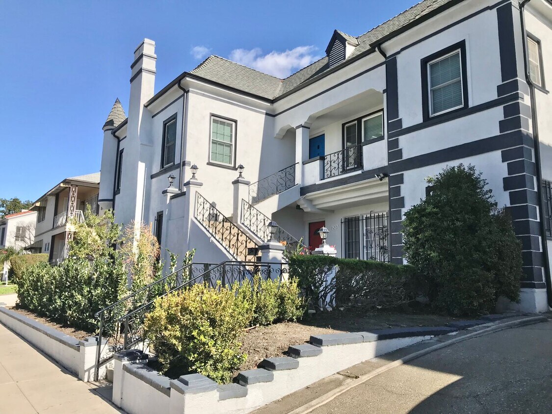 Stunning Downstairs Newly Remodeled Unit w... House Rental in Los