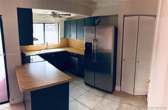 Foto del edificio - 6504 Kendale Lakes Dr