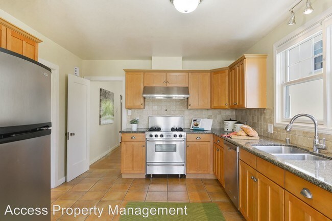 Building Photo - 2 br, 1 bath House - 1533 Bancroft Way