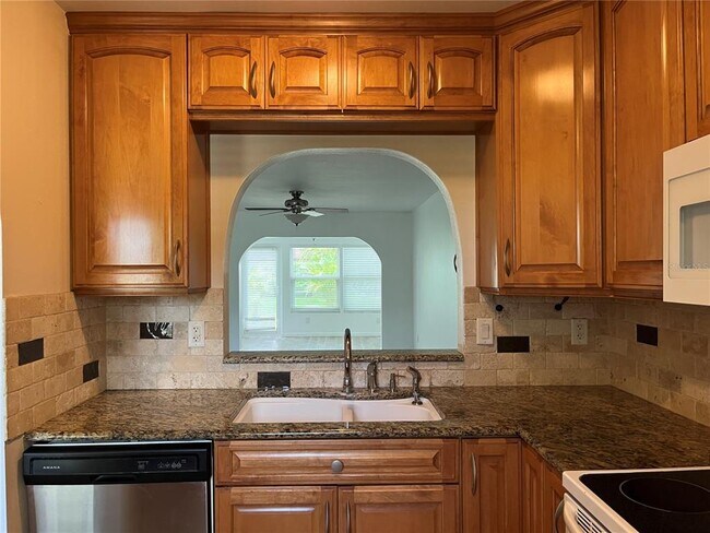 Foto del edificio - 3160 Highlands Blvd