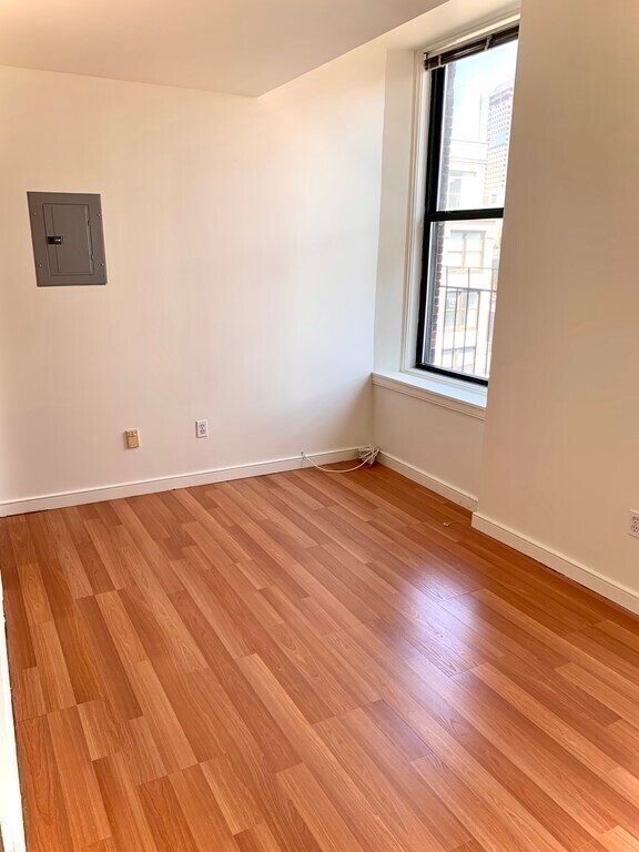 Building Photo - 131 Tremont St