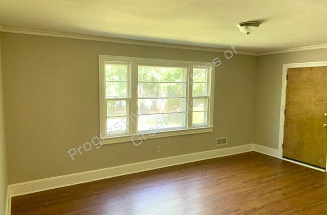 Foto del edificio - 122 Woodland Dr