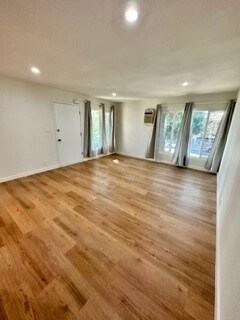 Living Room - 5726 Hazeltine Ave