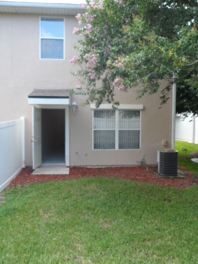 Building Photo - 3 br, 2.5 bath House - 512 South Branch Drive