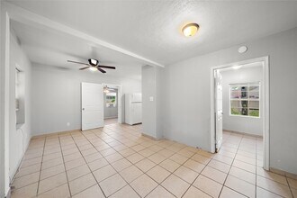 Building Photo - 806 3rd Ave N