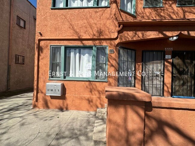 Foto del edificio - Lovely 1 bedroom Apartment with Recent Upg...