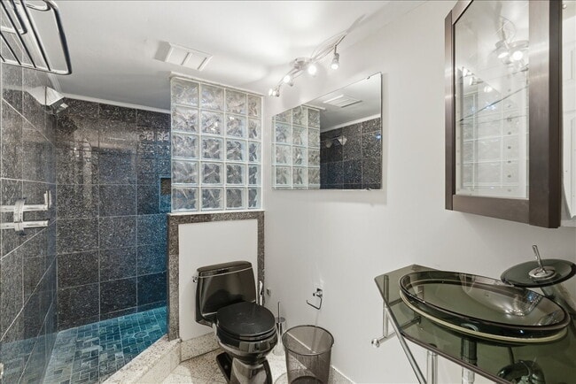 Building Photo - Contemporary 1BR / 1BA Condo in Reston – Utilities Included!