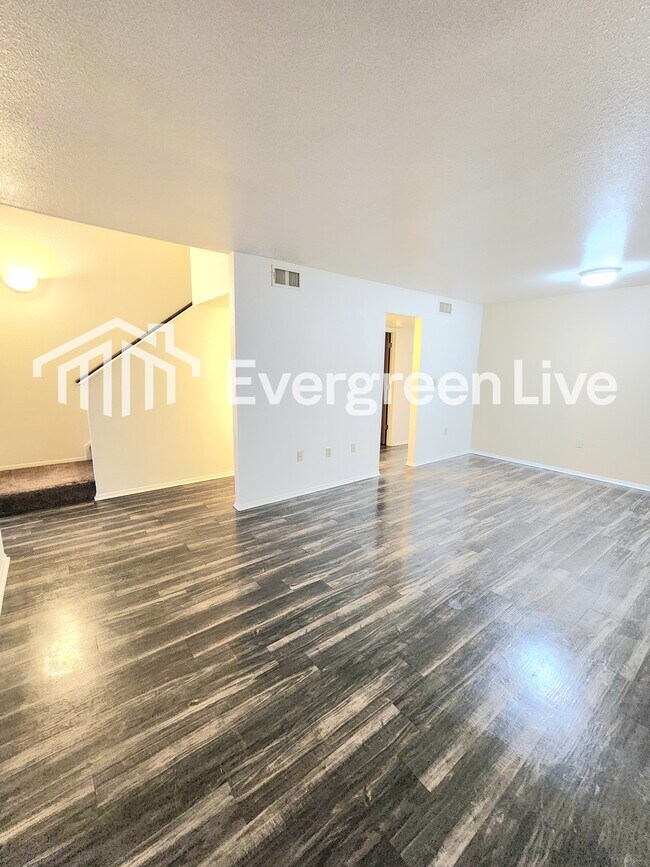 Building Photo - 136 Raven Dr