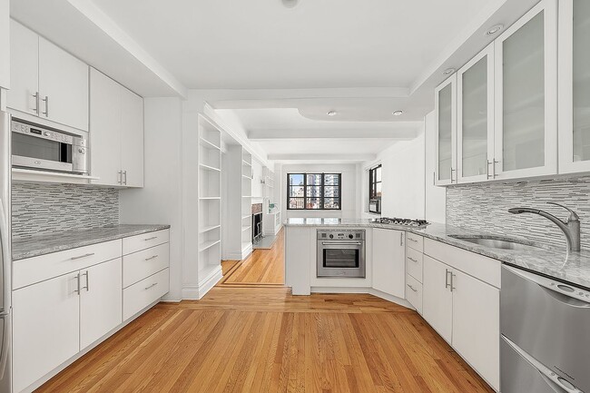 Building Photo - 235 E 22nd St