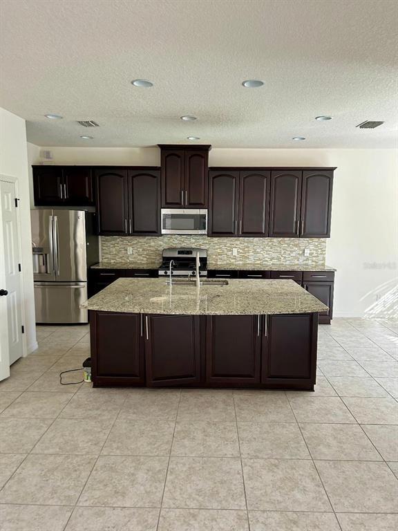 Building Photo - 8818 Tropical Palm Dr