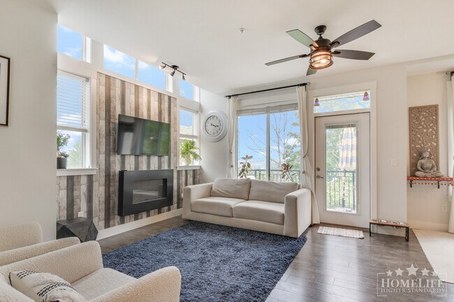 Photo du bâtiment - Modern & Spacious 3 Bed + Family Room | 2.5 Bath Townhouse for Rent in Promontory, Chilliwack