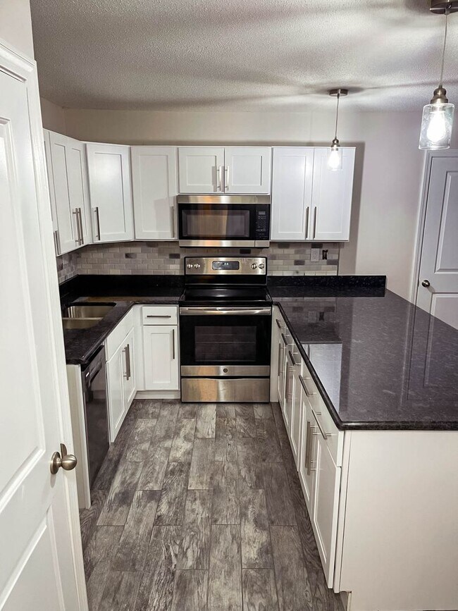 Foto del edificio - Renovated 1 Bedroom Condo in Westville!