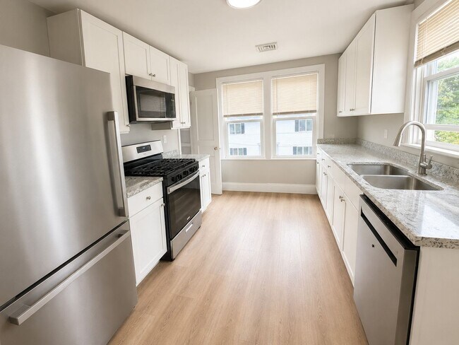 Foto del edificio - 172 Fruit Hill Ave