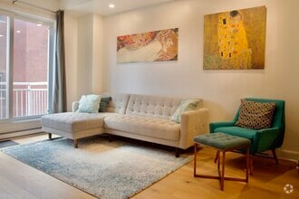 Building Photo - 6363 Boul Saint Laurent