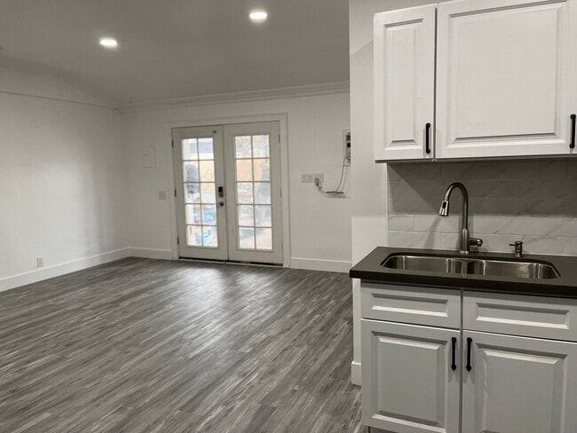 Building Photo - 1234 N Maclay Ave