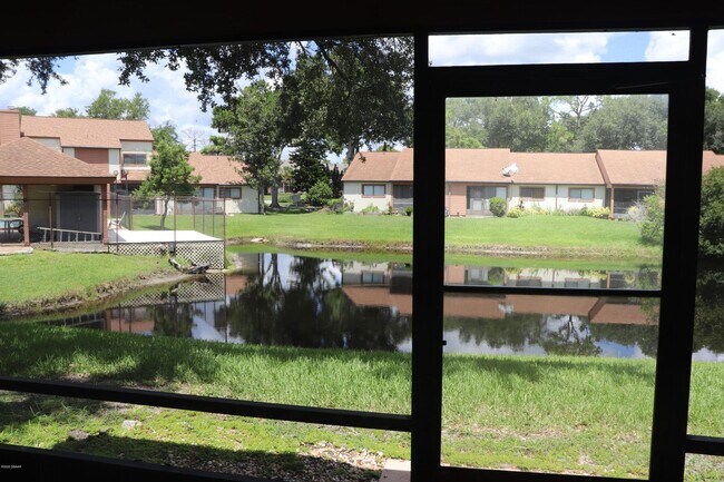 Building Photo - Two Story Townhome