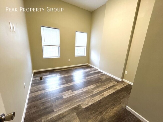 Foto del edificio - 1359-1365 Summit Street-1363 Summit Street