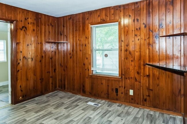 Building Photo - 6729 Grasselli Rd