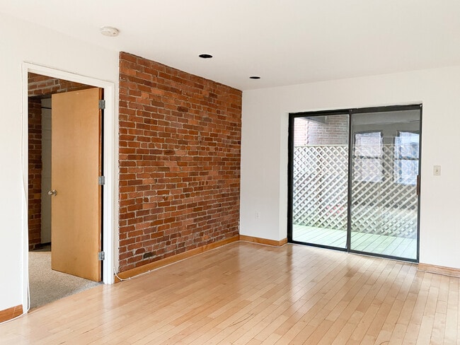Building Photo - 111 Gainsborough St