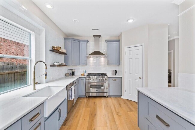 Building Photo - 6300 Mesa Grande Dr