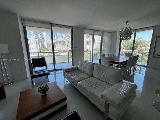 Building Photo - 2600 E Hallandale Beach Blvd