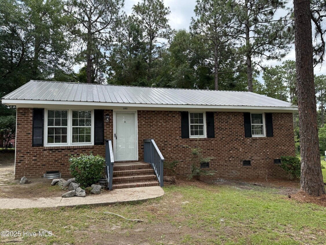 Primary Photo - 185 Cox St