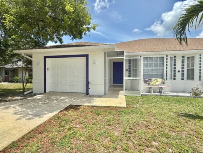 Building Photo - AVAILABLE NOW!!!!  3 Bedroom 2 bath 1 car ...